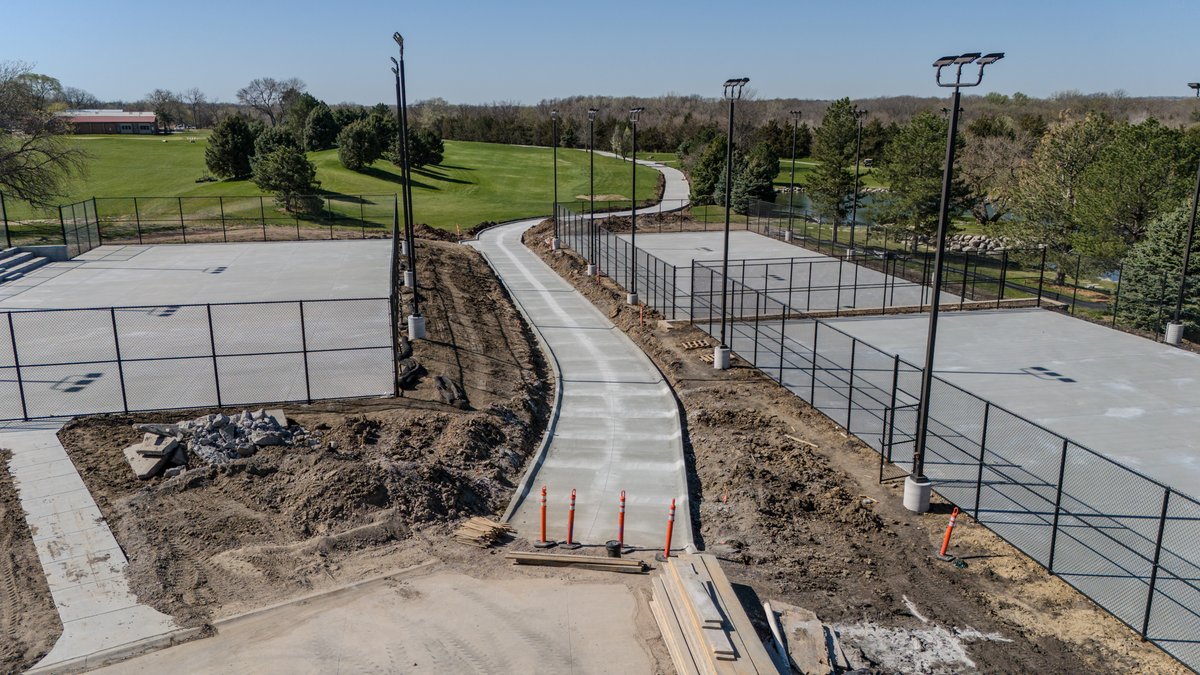𝐔𝐩𝐝𝐚𝐭𝐞𝐬 𝐟𝐫𝐨𝐦 𝐓𝐡𝐞 𝐋𝐨𝐝𝐠𝐞 Construction update of the Tennis & Pickleball Complex alongside the installation of the new paved cart path leading to hole one on the Talon Course. #thisiskempersports #tennis #pickleball #lnk #nebraska
