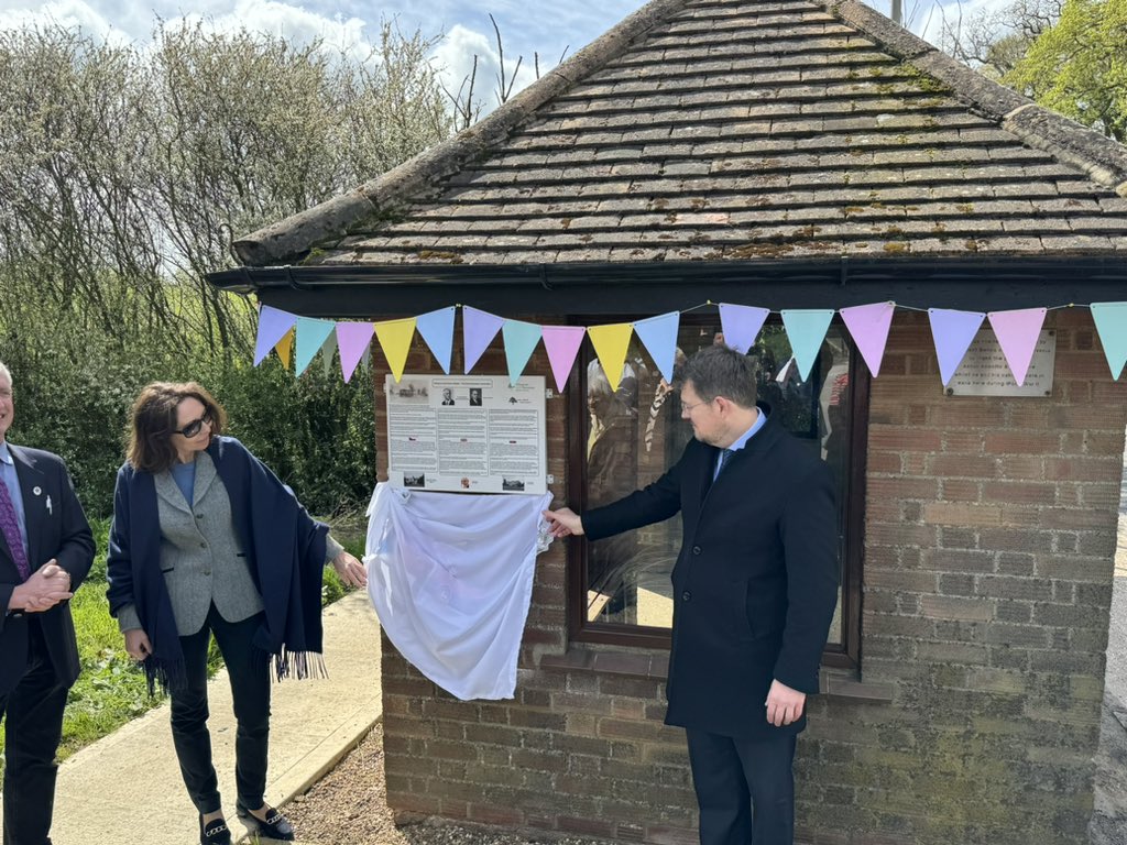 Today in Wingrave, Ambassadors #MarieChatardova and @Ondrejcsak and @mafcsv's Gerry Manolas jointly unveiled two information boards commemorating the time when the village provided refuge to the cabinet of exiled Czechoslovak President Edvard Beneš during the Second World War.