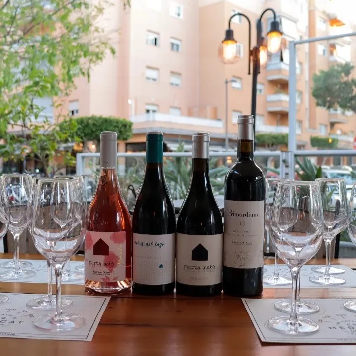 El lunes 15 de abril hay una cata de vinos maridada con 'locuras del chef' en Es Mercat Ibiza, la taberna más enrollada de Ibiza. Con Marta Castrillo, enóloga de las bodegas Marta Maté, y vinos de Ribera del Duero. 

Plazas limitadas (44€)
Imprescindible reserva: +34 971 152 157