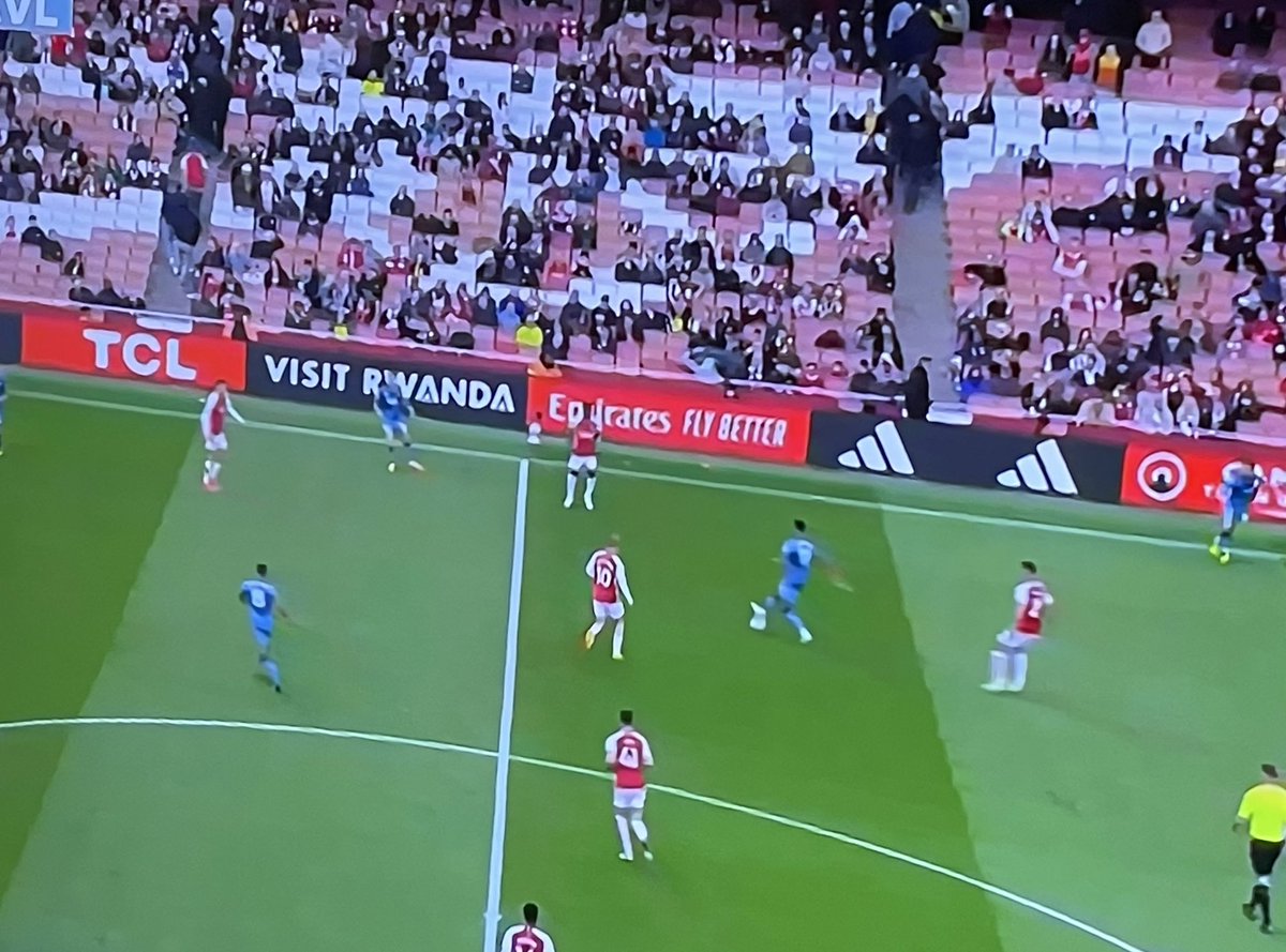 30,000 empty seats at the Emirates with 10 minutes to go 😂