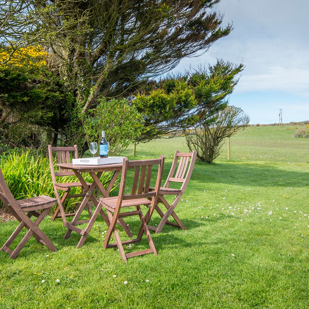 📣15% OR MORE OFF 2024 DATES📣

Nant, #StrumbleHead | From £473pw | SAVE up to £220

Available #HalfTerm
🛏️ Sleeps 6
🐶 #DogFriendly
🌊 #SeaViews
🥾 Nr the #CoastPath
🍽️🛍️ Short drive to amenities

👉️ l8r.it/0xX8

#visitpembrokeshire #coastalcottages #offer