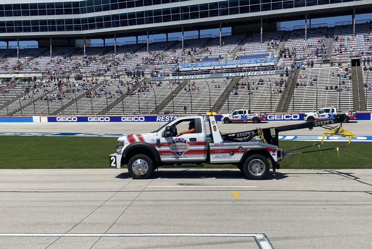 It’s race day y’all!🏁 #TeamSTEPPS two STEPPIN’ to y’all from the #LoneStar state of #Texas. Let’s go racing!❤️🤍💙

#Wrecker #Tow #Towing #Transport #AutoParts #TowExperts #Racing #Drivers #RaceTeam #RaceRecovery #RaceResponder #RaceTrack #RaceSafety #RecoveryResponse #Safety