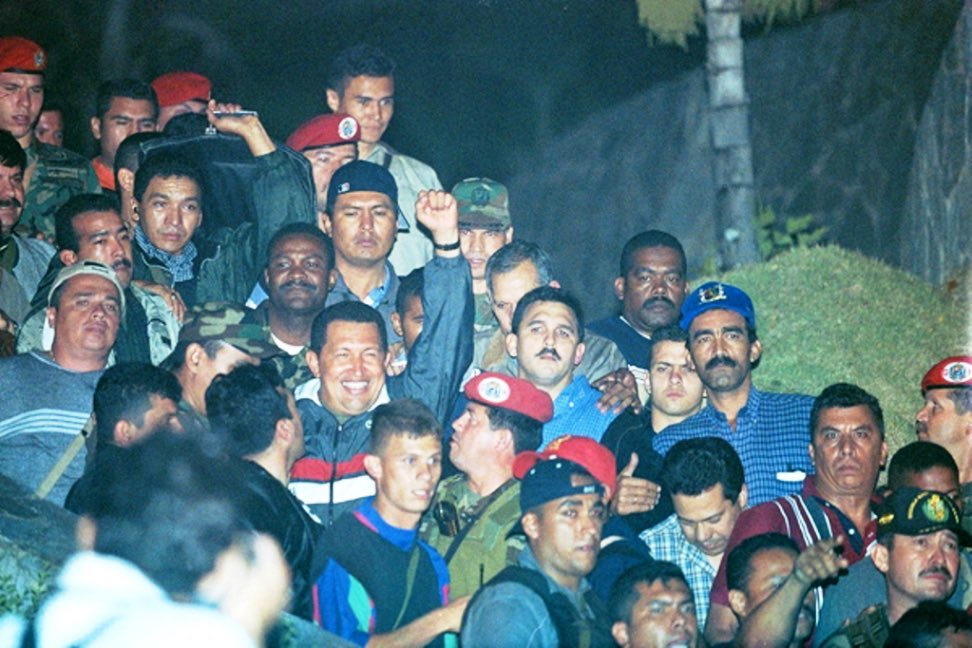 ¡Volvió volvió volvió! Así amaneció el 14 de abril hace 22 años; con nuestro Comandante Chávez al frente, nuevamente, después de que el Pueblo venezolano en una manifestación histórica exigiera su regreso y derrotara a la oligarquía y a la traición. ¡No han podido ni podrán!