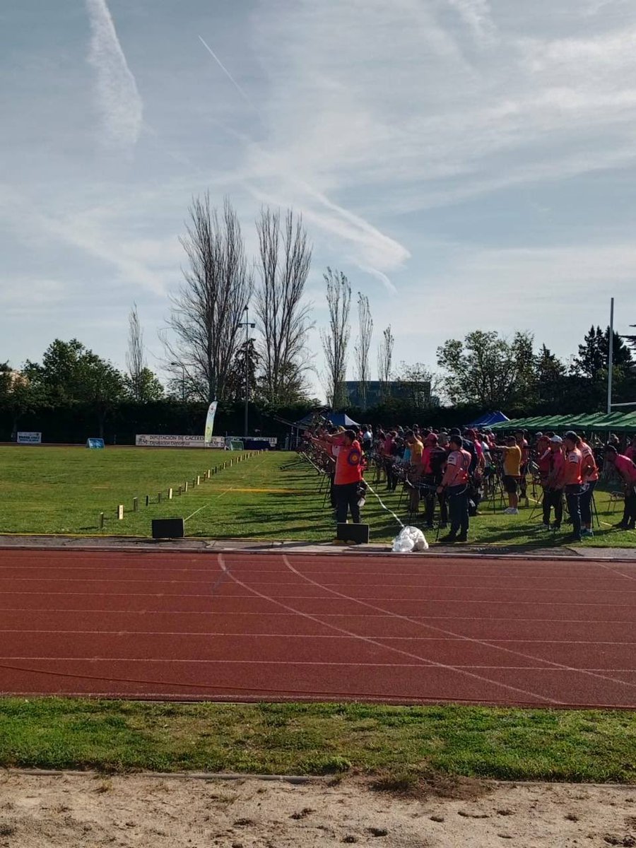 DiputacionCC's tweet photo. 🏹 Gran Premio de España IBERDROLA de Tiro con Arco “CIUDAD DE CÁCERES”, celebrado en el complejo deportivo “El Cuartillo’ de la Diputación de Cáceres. 

#deporte #tiroconarco #elcuartillo #tudiputación https://t.co/xJEbACYt4T