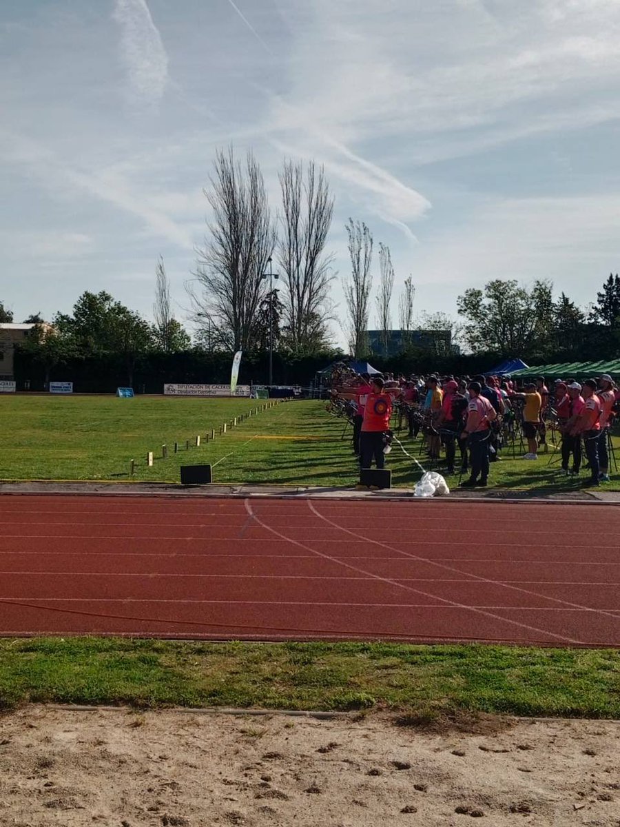 DiputacionCC's tweet photo. 🏹 Gran Premio de España IBERDROLA de Tiro con Arco “CIUDAD DE CÁCERES”, celebrado en el complejo deportivo “El Cuartillo’ de la Diputación de Cáceres. 

#deporte #tiroconarco #elcuartillo #tudiputación https://t.co/xJEbACYt4T