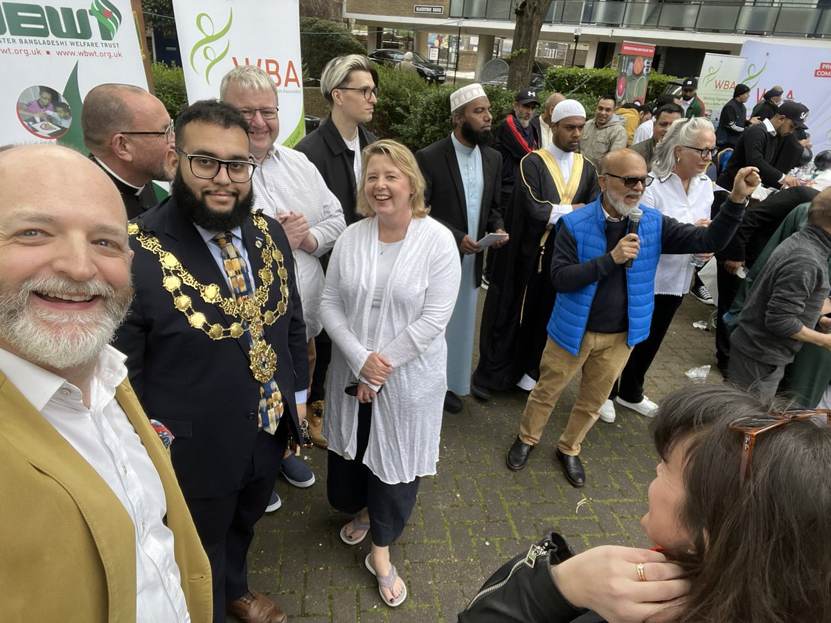 Great to see so many members of the #pimlico #churchillgardens community coming together this afternoon with music, dancing and - of course - plenty of food in celebration of #EidAlFitr Well done @ChurchillGdnsRA @pimlico_million @WBWT_LONDON @shaiata_Miah #Westminster