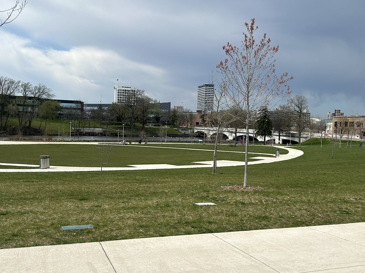 JudeAnne26's tweet photo. Beautiful day for the park!    #perfectspringday https://t.co/LF8JDJROt8