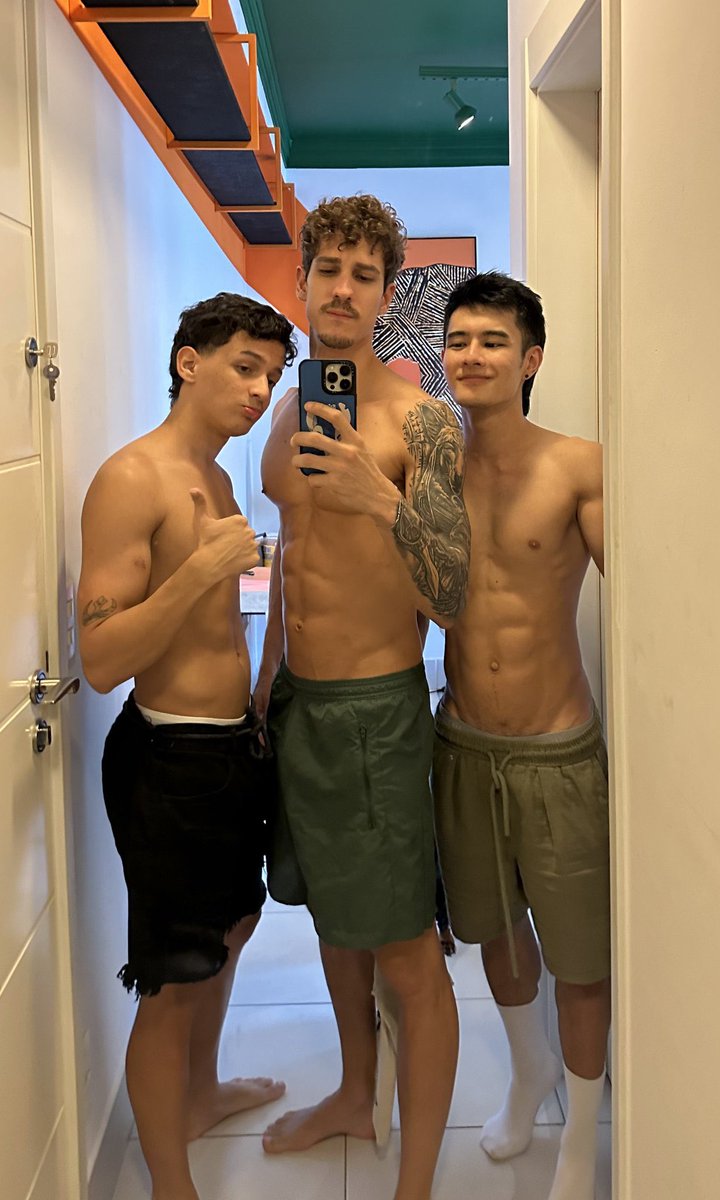 webdivonettinho's tweet image. gente mds as três lendas desse site no mesmo vídeo, fizeram história!!