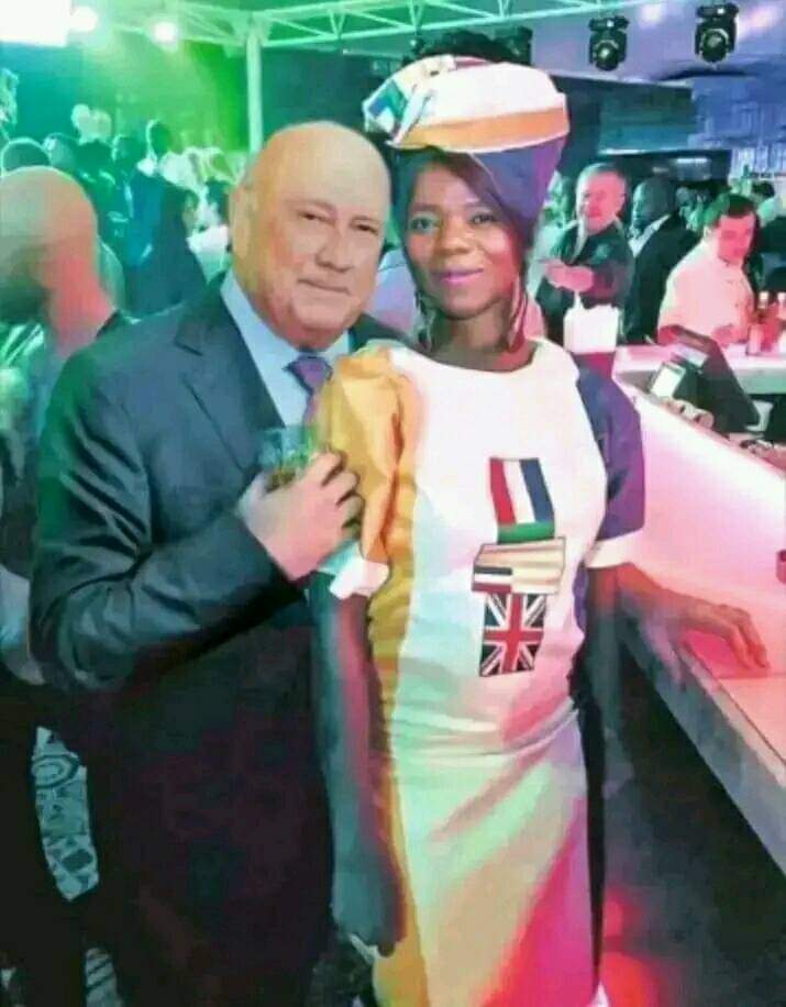 And this Stellenbosch Makoti has no problem with Ruperts, Menells, Hersovs and Oppenheimers, I suppose South Africa belongs to them? This old Stellenbosch agent Thuli Madonsela is shameless