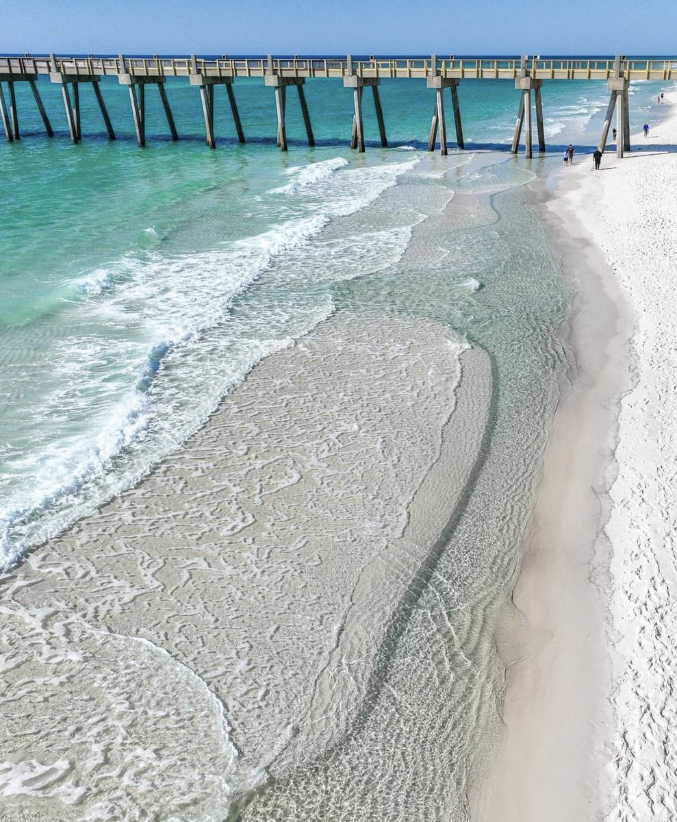 MattThorntonNFL's tweet photo. Book your dream getaway at my beach house @EmeraldHeartFL in Pensacola, Florida today available exclusively on @vrbo . Relax in style with your own private pool. Limited summer vacation days left, so book now! #PensacolaBeach #VacationRentals #BeachHouse https://t.co/j5dsEP6gRk https://t.co/RdyeK9eE8J