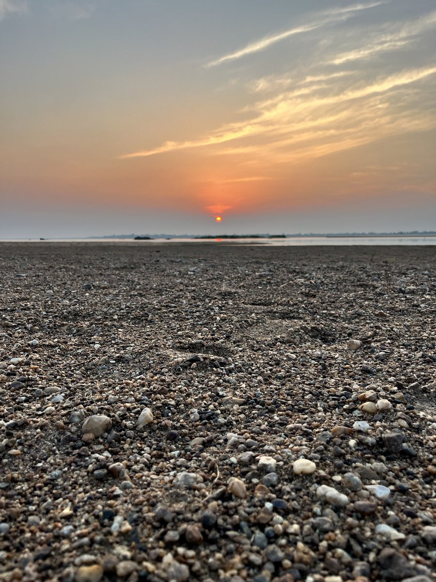 Sand & Sunsets.

Nostalgic 🩵☮️
#mahanadi