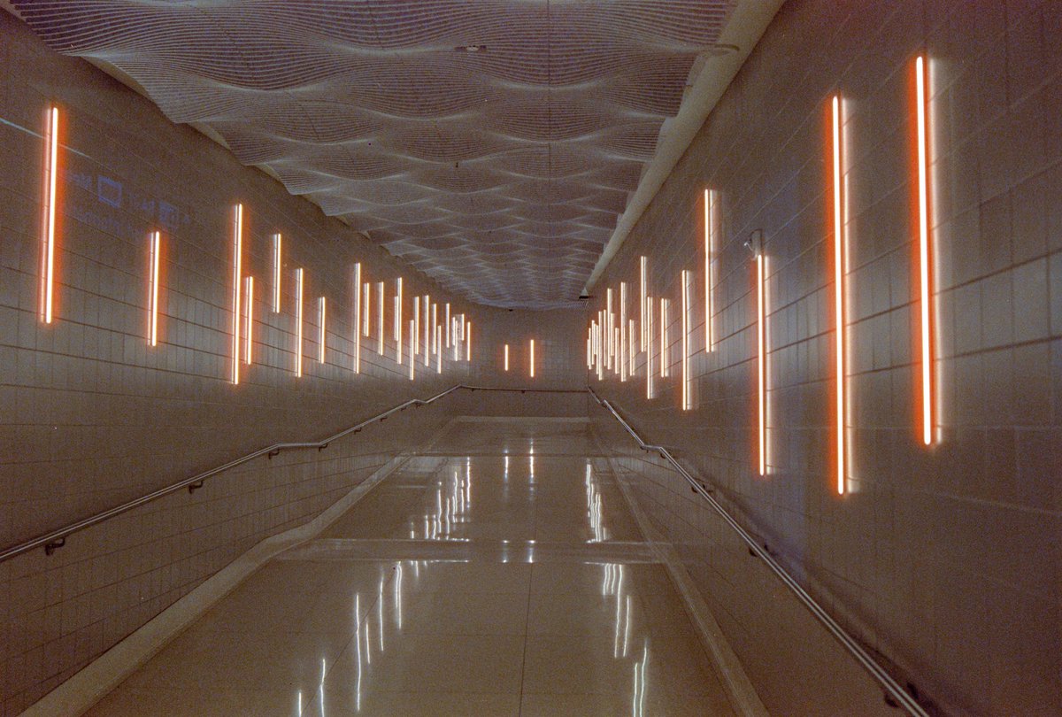 RFDilla07's tweet image. "City Lights."
📷 Nikon F100
🎞️ CineStill 800T
🧪 CineStill C-41 

CineStill 800T is a niche film stock. Red and white lights give off halation (light bloom) in images. More for fun/artistry shooting. Lol #HomeDeveloping