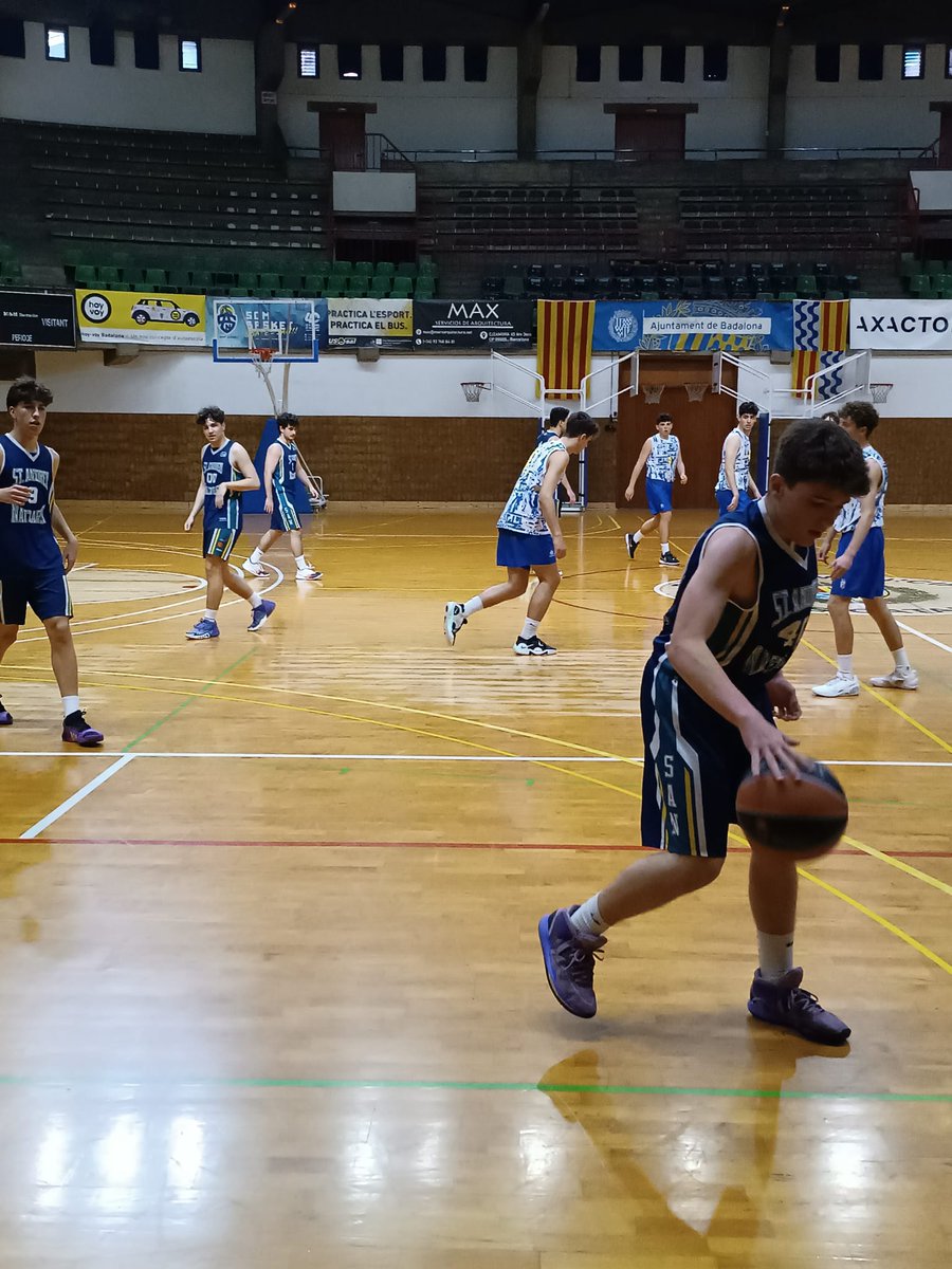 AESANTANDREUNAT's tweet photo. A Ausiàs, el Júnior Interterritorial juga contra @UEHorta. Som-hi SAN!!! #socblau #socSAN https://t.co/B3v3DoLAJT