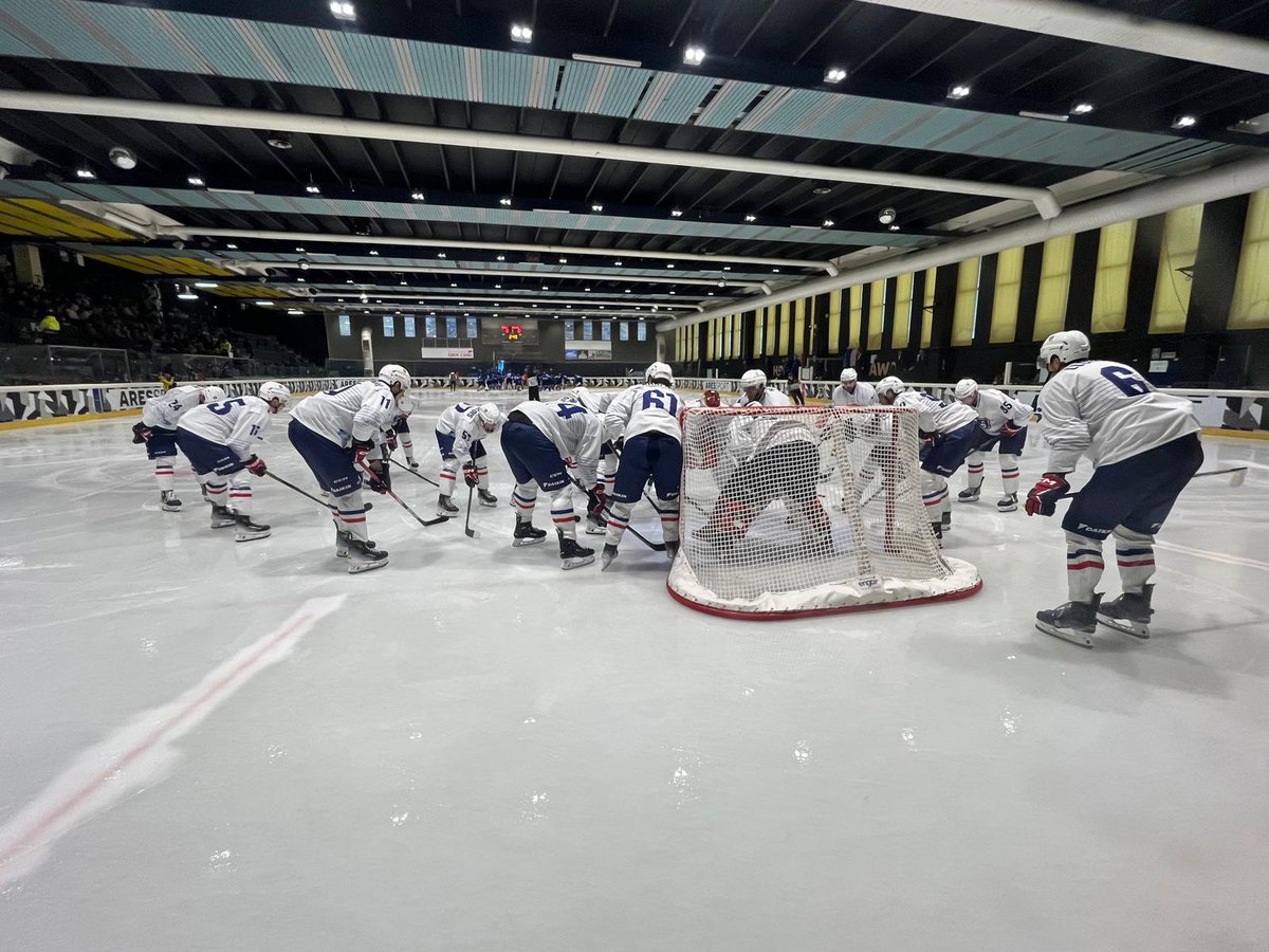 C'est parti à Aoste pour ce deuxième match de préparation contre l'Italie ! 0' 🇮🇹 0-0 🇫🇷 #TeamFranceHockey