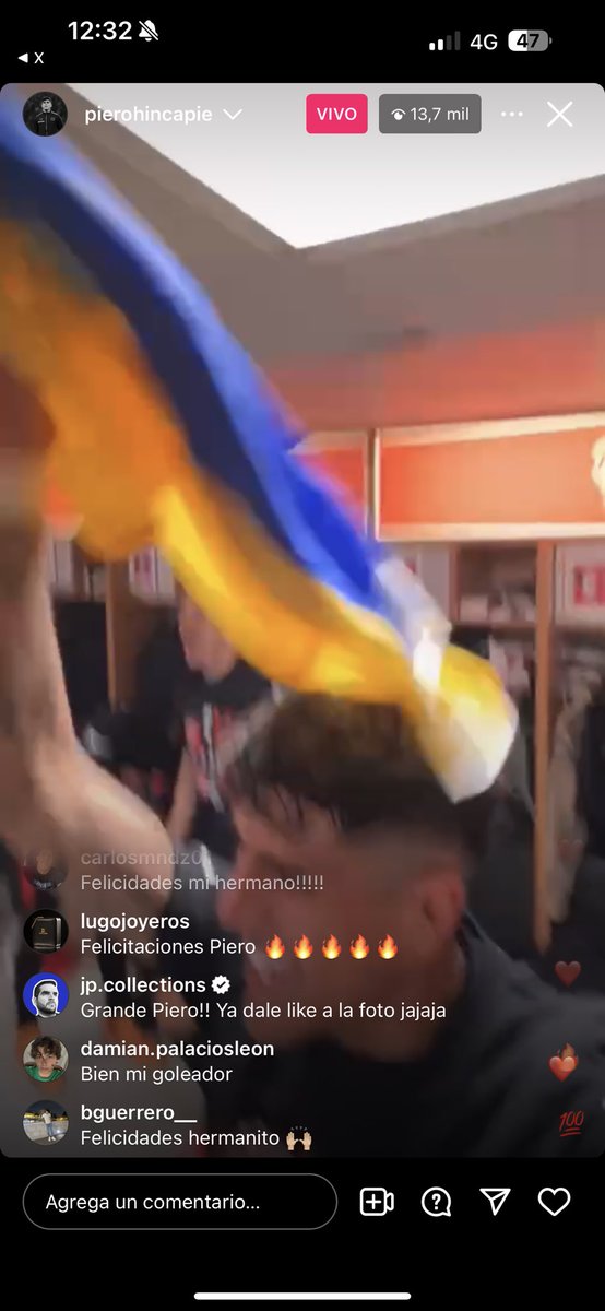 jamolestina's tweet photo. Piero Hincapié ya festejando en el camerino del Bayer Leverkusen con el resto de la plantilla y como siempre con la bandera de ECUADOR en la mano.
#PrimeroLaTri @BancoGuayaquil
💪⚽️🇪🇨 https://t.co/ko8YZ8d7ol