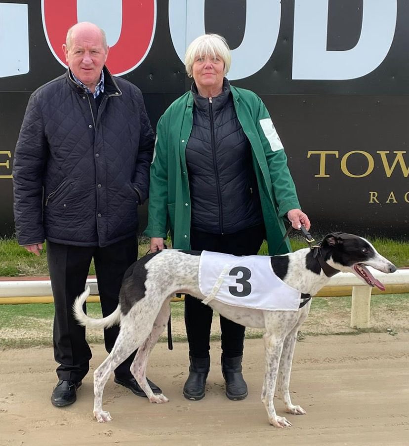 ✈️🔥✈️🔥✈️🔥✈️🔥✈️🔥✈️🔥✈️ Greyhound of the Year Droopys Clue, aka Cluedo, saves the best til last @TowcesterRaces and sets a new track record of 28.58sec! Four bends or six, it doesn’t matter. He truly is a star of the sport. Well done @CahillKennels 🔥✈️🔥✈️🔥✈️🔥✈️🔥✈️🔥✈️🔥