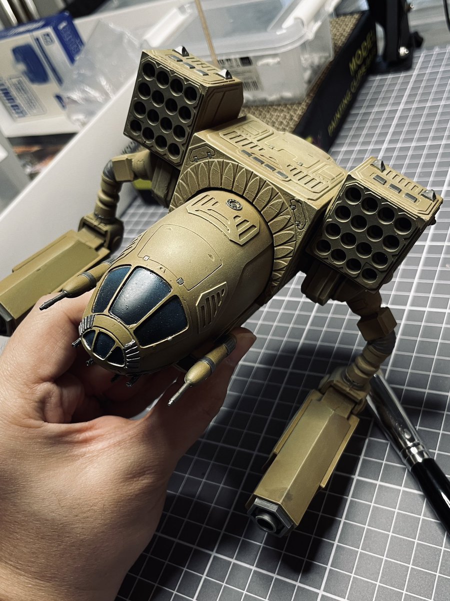 MekaRamen's tweet image. Prime&amp;gt;gloss&amp;gt;gloss&amp;gt;gloss&amp;gt;paint&amp;gt;gloss&amp;gt;gloss. Cockpit glass is done. Bad idea to mask with blutac, almost impossible to clean up. Dry brush WIP.
#battletech #timberwolf #madcat #armorcast #paintjob