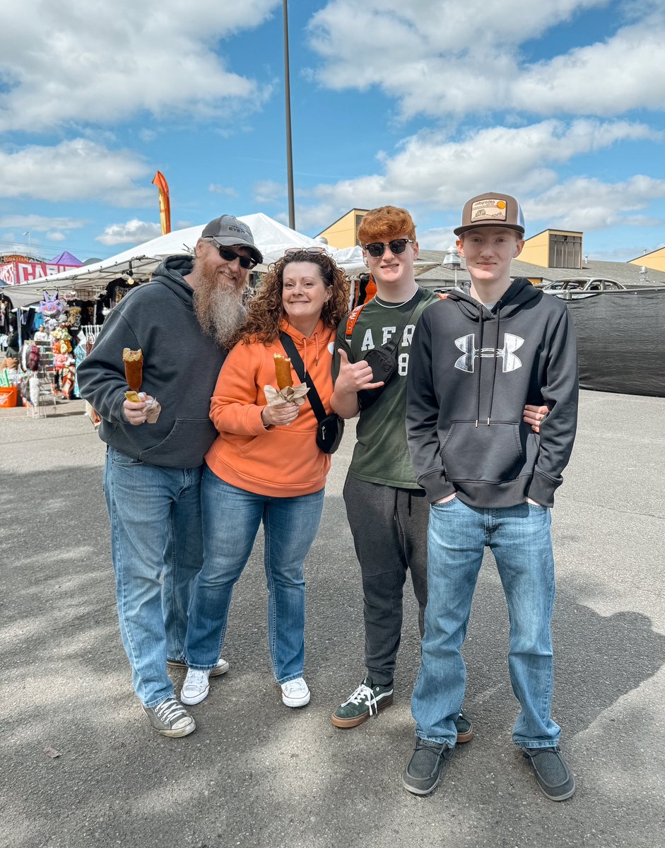 WAStateFairEC's tweet photo. Get your squad together for the ultimate Funday with awesome eats, cool activities, and Insta-worthy moments. Gates are open for the last day of opening weekend, before we rest up and welcome you back next Thursday!

#SpringIsInTheFair https://t.co/p8JpLhPg7A