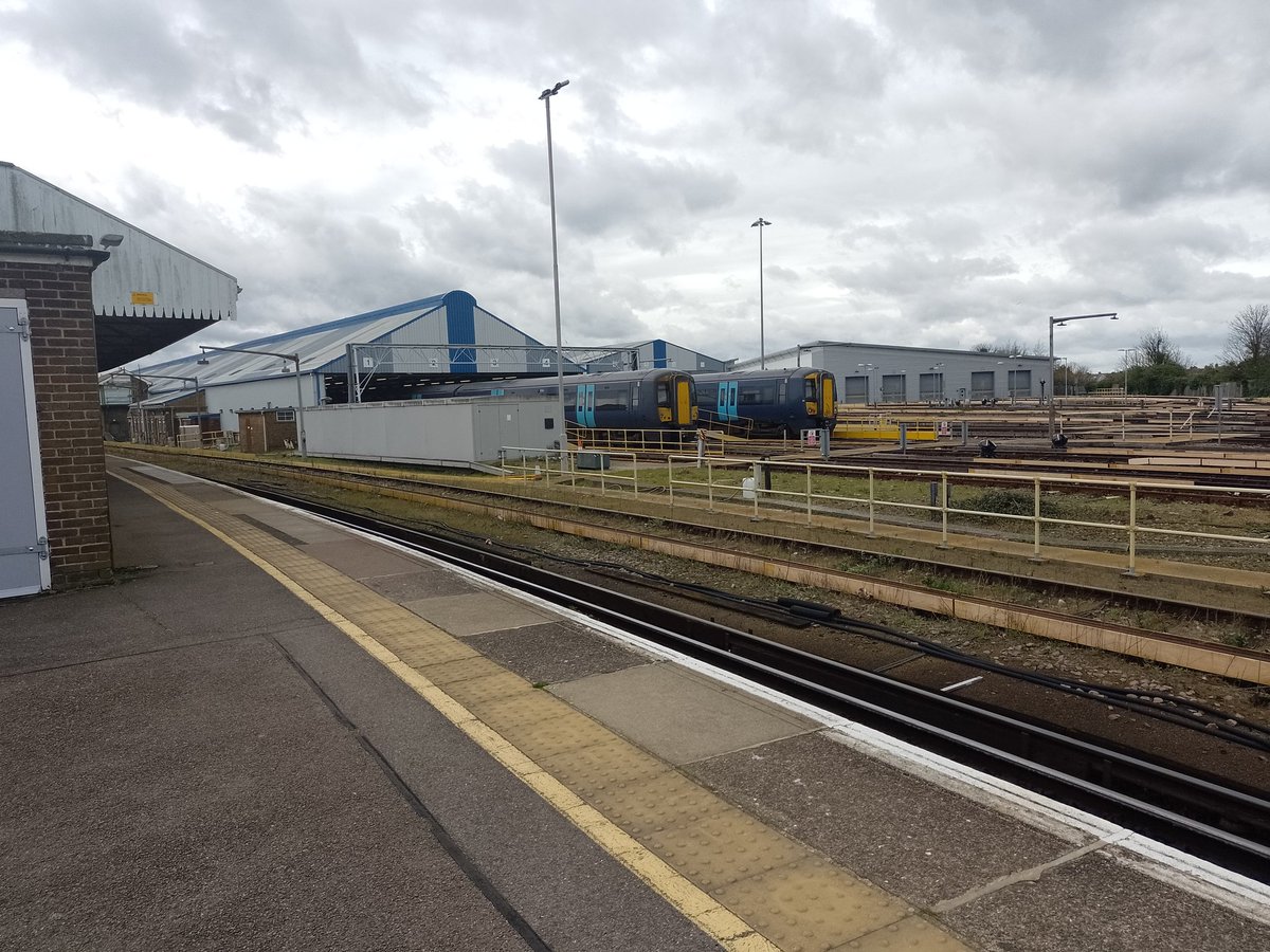 HBtrainfan375's tweet photo. Station 76/106: 
Ramsgate ✅
Ashford-Ramsgate line ✅

Ramsgate is incredible! It has a depot where you will see many movements happen! It has a frequent service. The Entrance is very unique and spectacular. A great station for Trainspotting Southeastern trains. https://t.co/G8DskuOhG4