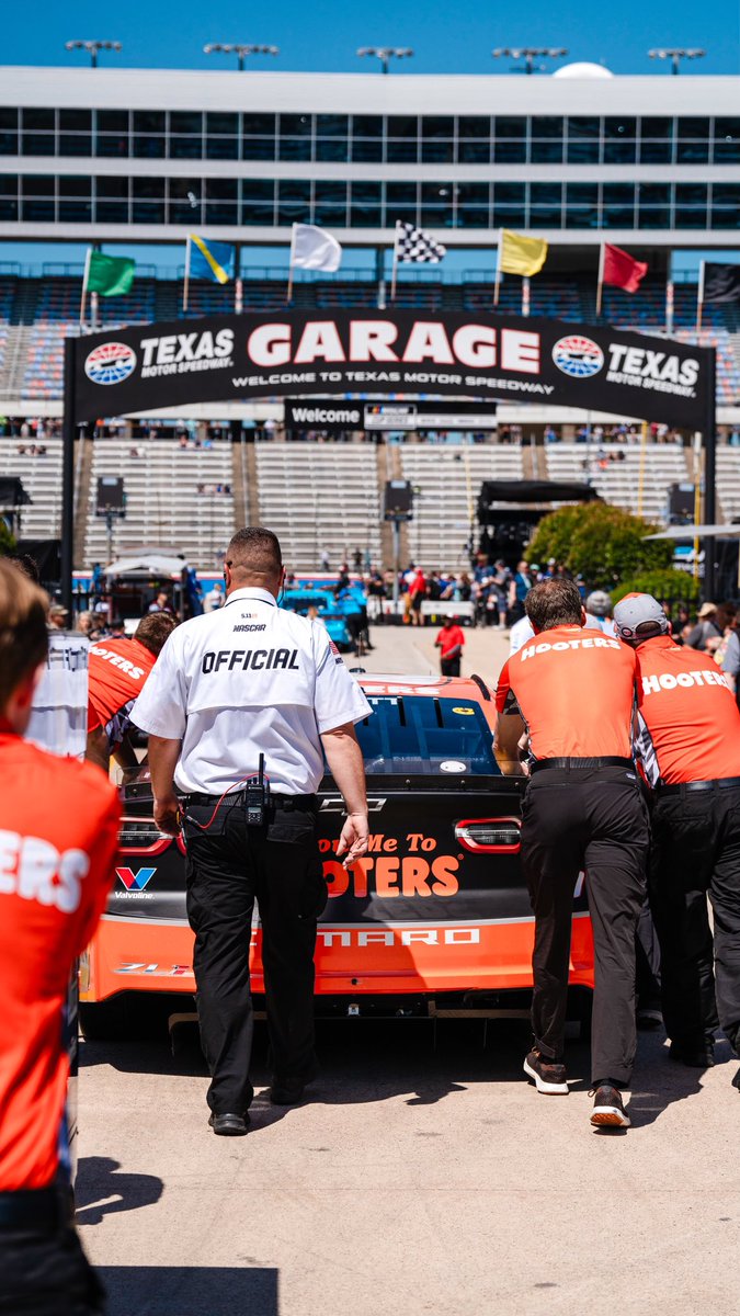 The <a href="/HootersRacing/">Hooters Racing</a> orange is back. 🦉