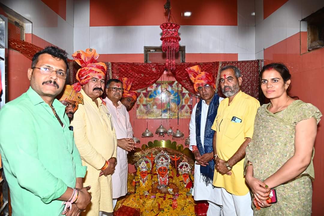 mpsudhirgupta's tweet photo. नीमच विधानसभा प्रवास के दौरान आज आवरी माता के दर्शन का सौभाग्य मिला ! https://t.co/K2kw8gjjBL