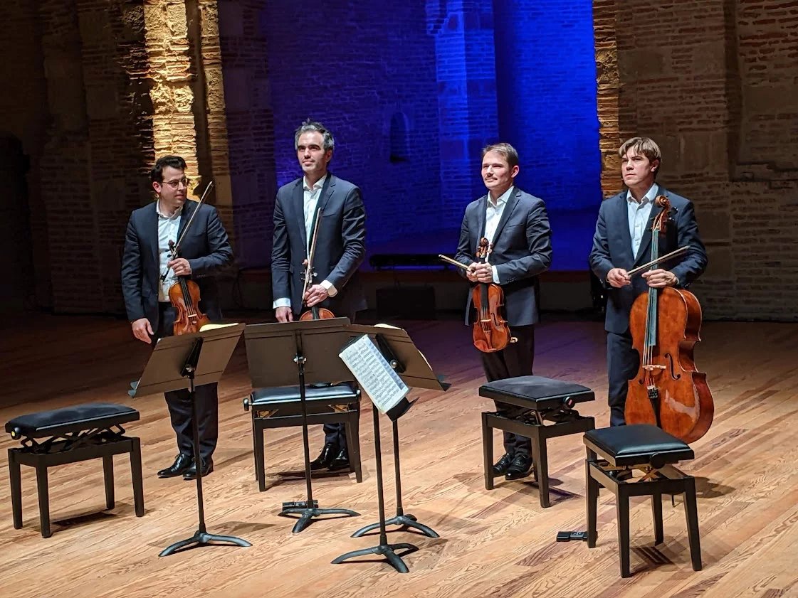 【 #Musiqueclassique 】 L’émouvante perfection du Quatuor Modigliani --- Le prestigieux Quatuor Modigliani était l’invité des Arts Renaissants pour le dernier concert de sa saison musicale. Disons-le sans détour, ce 9 avril, l’auditorium Saint-Pierre des Cuisines a hébergé l’un…
