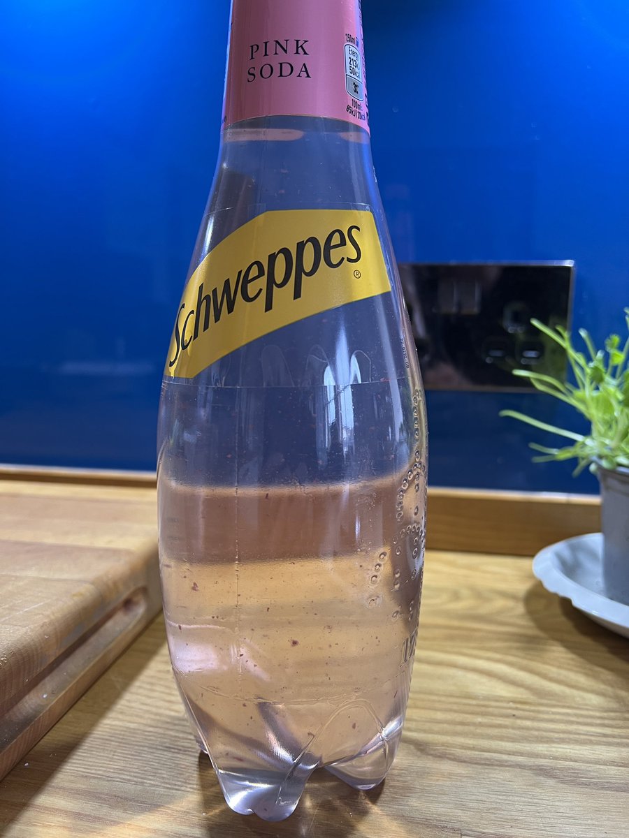 MikeArthur7b0's tweet photo. @Schweppesgb is it normal to have floaty bits in unopened Pink Soda? https://t.co/ufk12Ov7hO