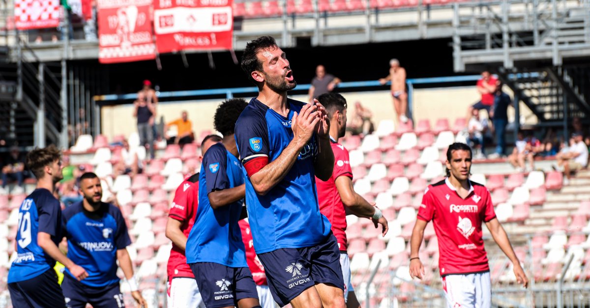ChievoVR's tweet photo. ⚪️🔵Si è conclusa con un buon pareggio la sfida sul campo della prima della classe.

I nostri ragazzi hanno tenuto testa ai padroni di casa grazie a un magnifico fraseggio in mezzo al campo‼️

𝗣𝗜𝗔𝗖𝗘𝗡𝗭𝗔 vs 𝗙.𝗖. 𝗖𝗟𝗜𝗩𝗘𝗡𝗦𝗘 [ 0-0 ]

#forzaclive
#fcclivense
#seried https://t.co/7r39zIujsu