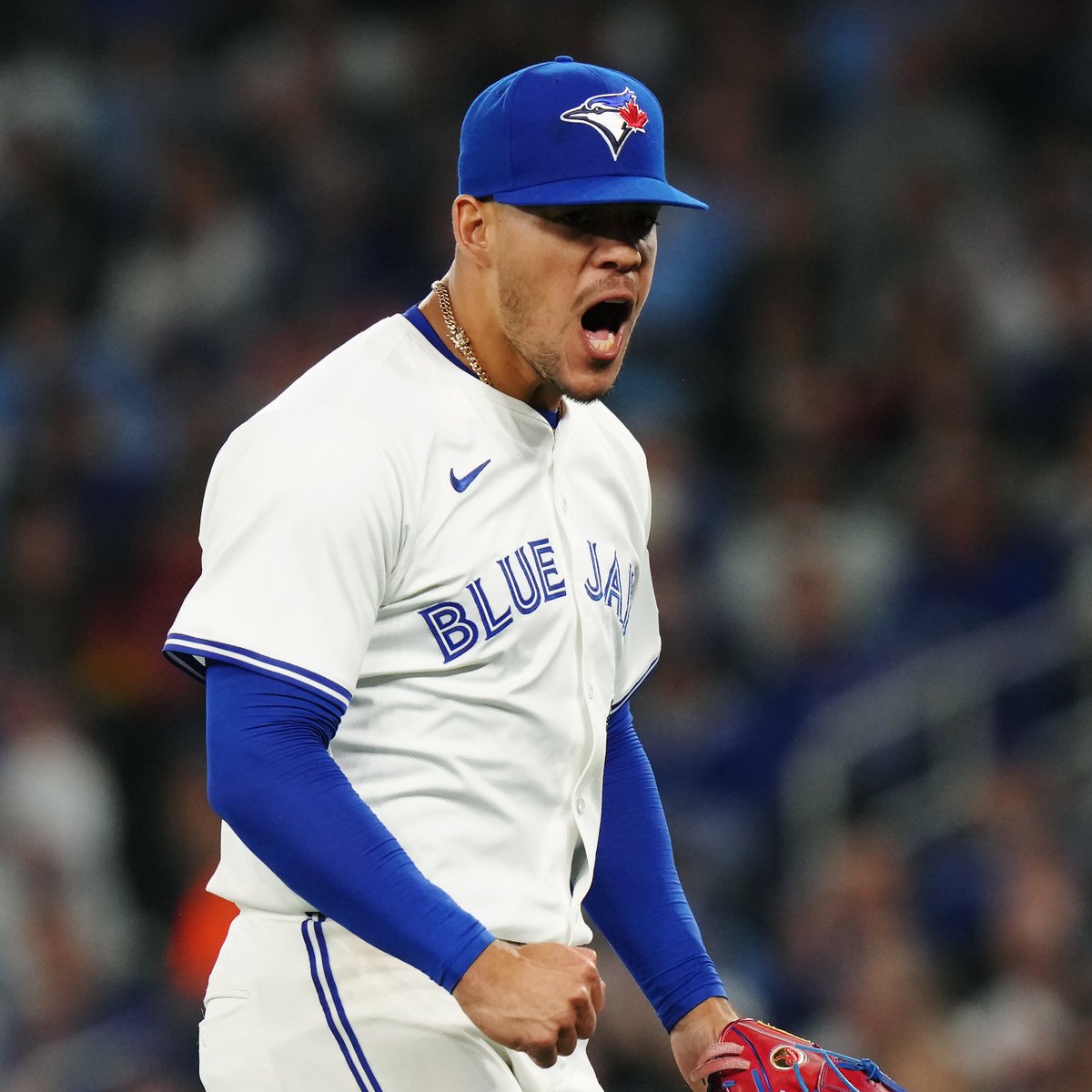 Jose Berrios has thrown 6+ IP with 2 ER or fewer in each of his 3 starts this season (2-0, 1.45 ERA). The longest streak of 6+ IP and 2 ER or fewer to start a #BlueJays season is 5 games by Alek Manoah (2022) and Huck Flener (1996). #TOTHECORE