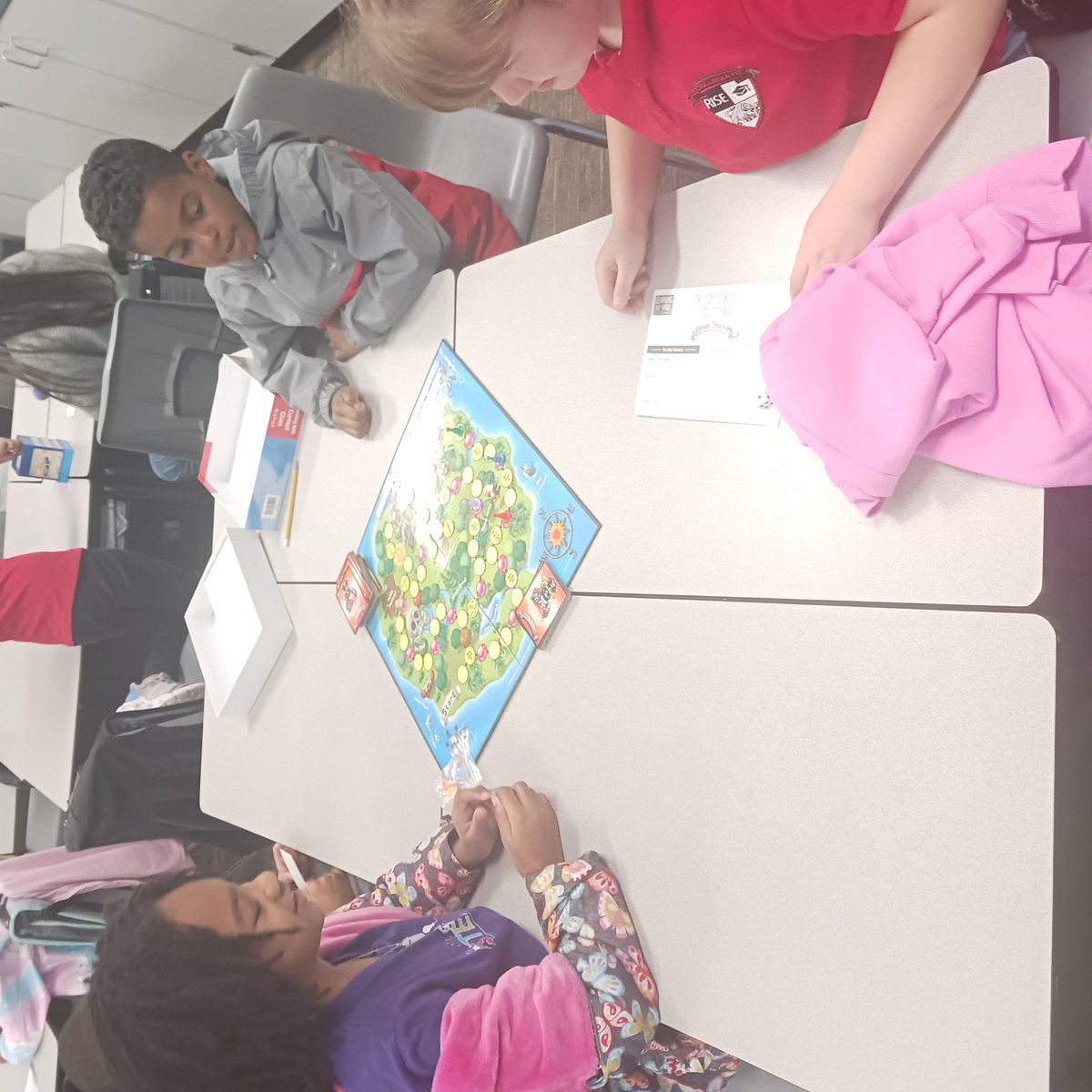 Lisa Warren tweet media