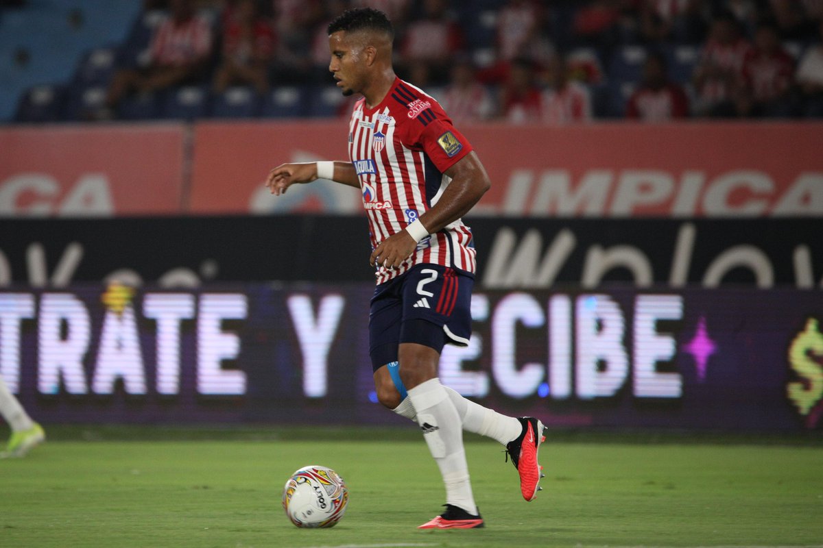 howell_mena04's tweet photo. Siempre sera la gloria de Dios obrando en mi ❤️🙏🏾

Vamos mi @JuniorClubSA 🦈❤️🤍 https://t.co/VjNxJlD9Nq