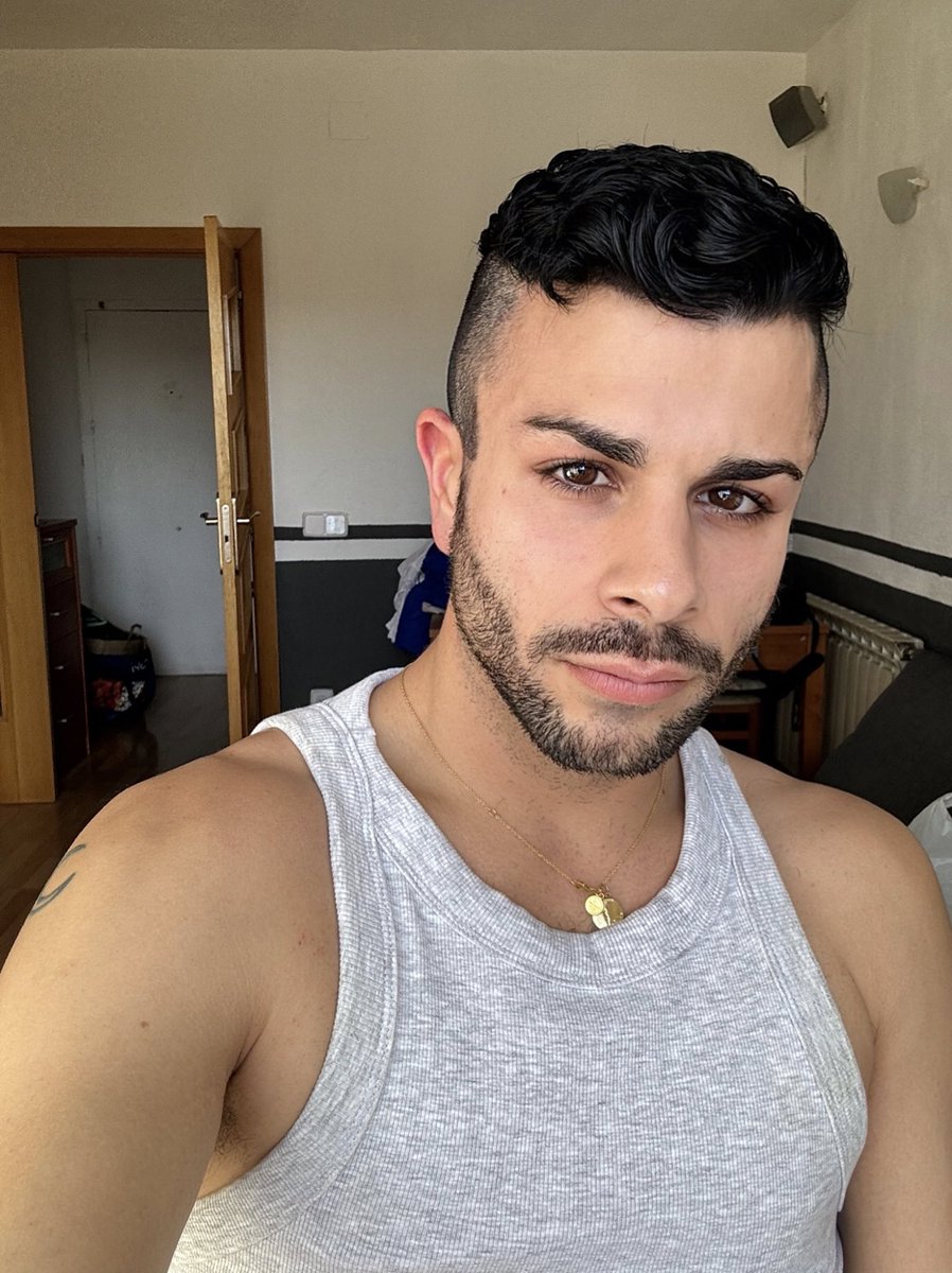 midnight_alvaro's tweet photo. todo al negro 💇🏻‍♂️🖤 https://t.co/SpdMPehvaE