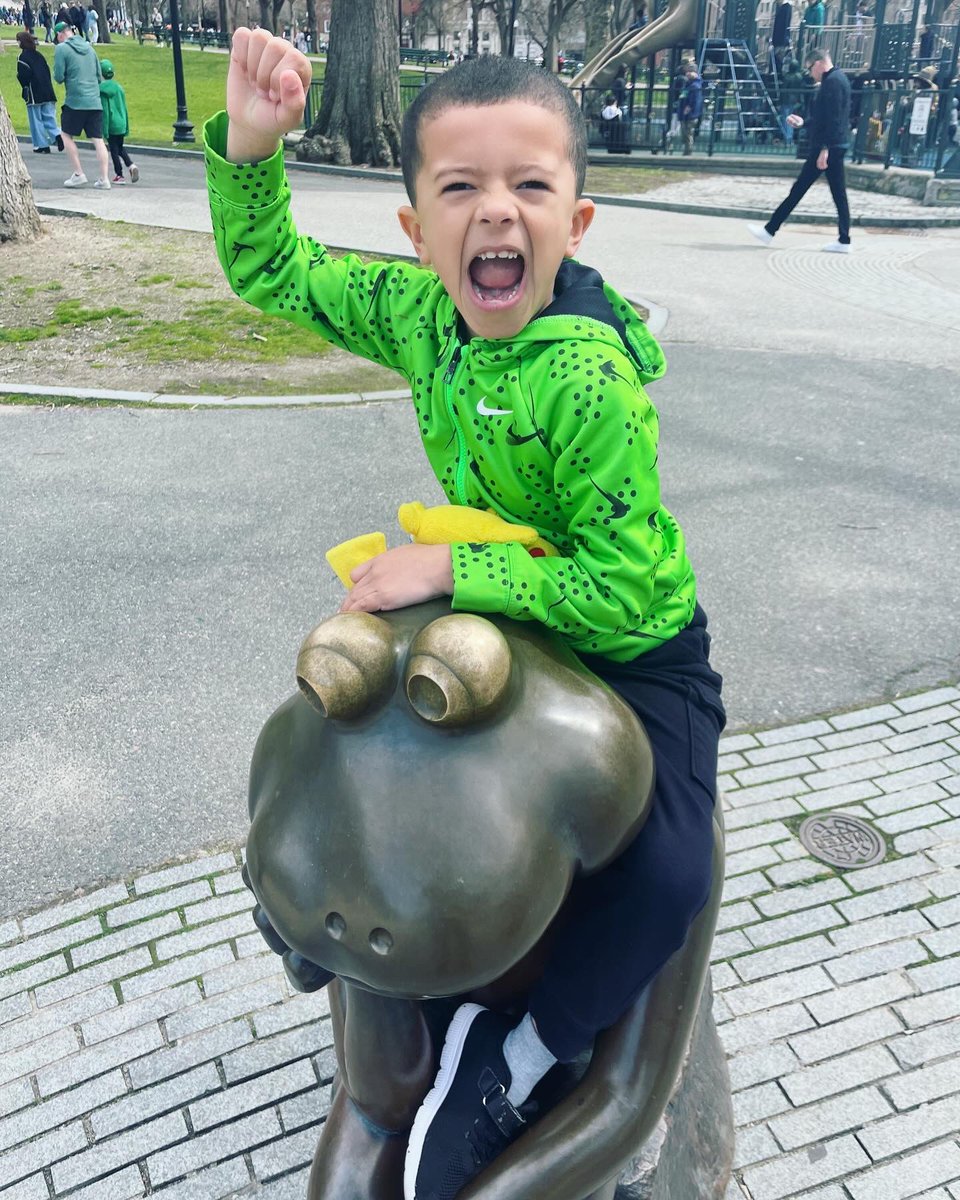 TravisThomasExp's tweet photo. Blessed To Have A Family #sundayfunday In #Boston For #marathonweekend Taking In All The Sights, Sounds &amp; Suds 🍻#letsgocam #letsgocolt #travisthomasexperience https://t.co/8RR903BpR1