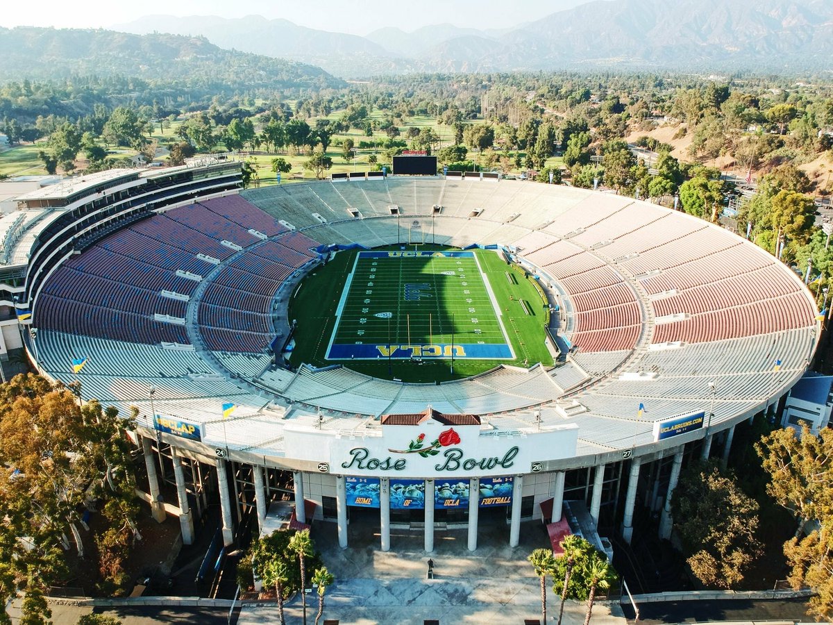 I’m very Excited and Blessed to receive an offer from the University of California Los Angeles!🐻#gobruins @BrandonHuffman
@247recruiting @GregBiggins @CoachRouz @adamgorney @Rivals @DeShaunFoster26