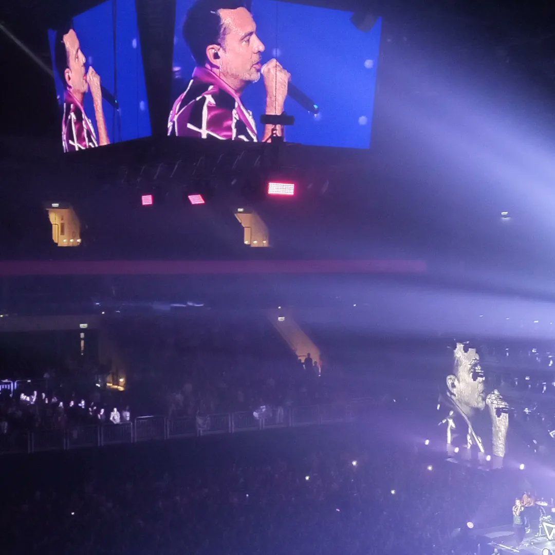 Florgervasio96's tweet photo. Gracias @CHANOTB  @tanbionicaback  por #LAULTIMANOCHE  en Montevideo URUGUAY https://t.co/hSpdf9V7pQ