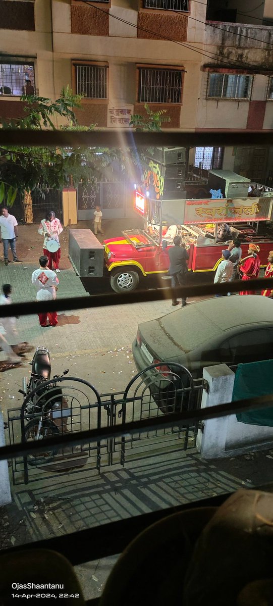 OAJASWINI's tweet photo. @CPPuneCity @PuneCityPolice @DGPMaharashtra @CMOMaharashtra @mohol_murlidhar @BJP4Maharashtra @BJPPune 
Inspite of multiple calls to police control room no action was taken against the extreme loud noise playing cheap vulgar songs under the pretext of celebration.!! https://t.co/NOt9uLwcjH
