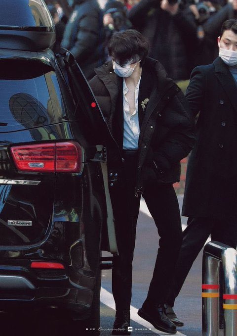 dailyjkpraise's tweet photo. random things Jungkook have gone viral for ; a thread https://t.co/SzOENGVtJ6