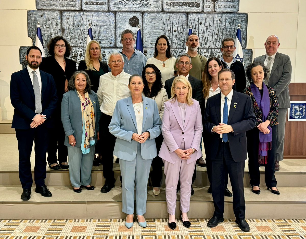 Thank you to First Lady Michal Herzog for the important meeting, which Prof. Asher Ben-Arieh, dean of the School of Social Work, took part in. Ben-Arieh described to the @UNICEF representatives the great effort led by the school and the Haruv Institute, headed by him, regarding