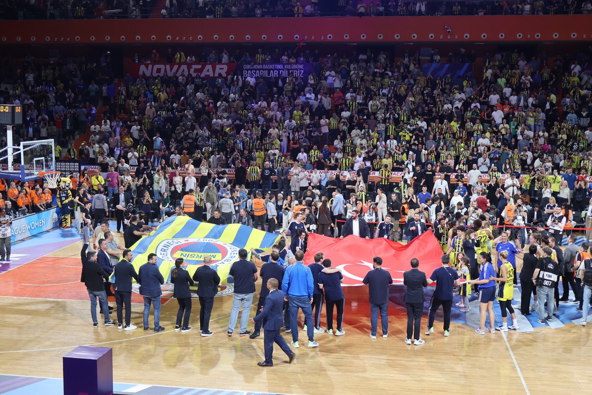 Kadınlar basketbolunda Avrupa’nın zirvesinde yine iki bayrak var: Fenerbahçe ve Türk bayrağı. Fenerbahçe Alagöz Holding, üst üste ikinci kez Kadınlar EuroLeague şampiyonu! 🏆🏆