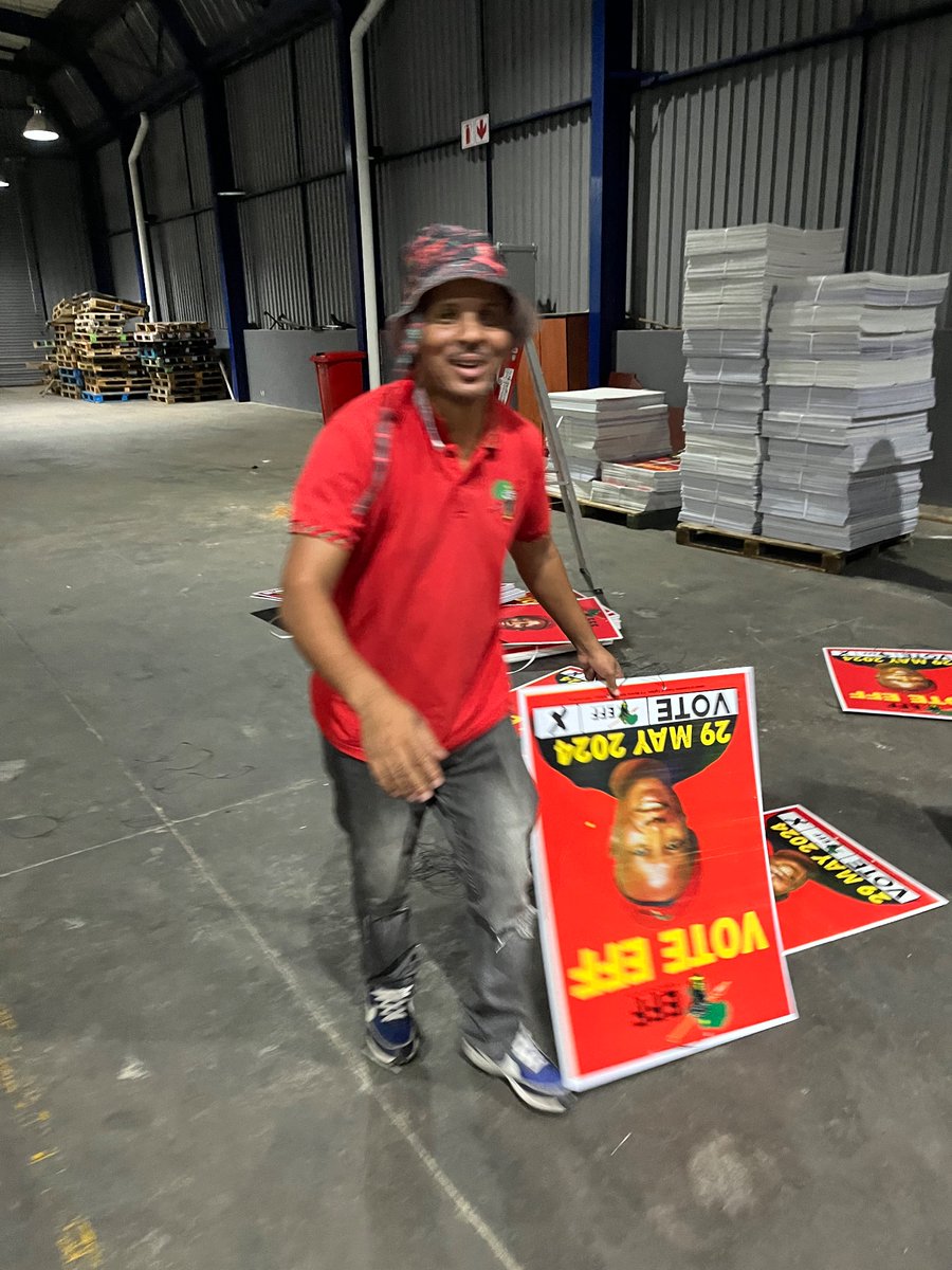 🚨In Pictures🚨 @EFFSouthAfrica groundforces celebrating my birthday by putting up @EFFSouthAfrica posters on Sunday night.There is no better way of celebrating your birthday than serving your people. The mandate is clear go out there and attack the ground to deliver EFF victory