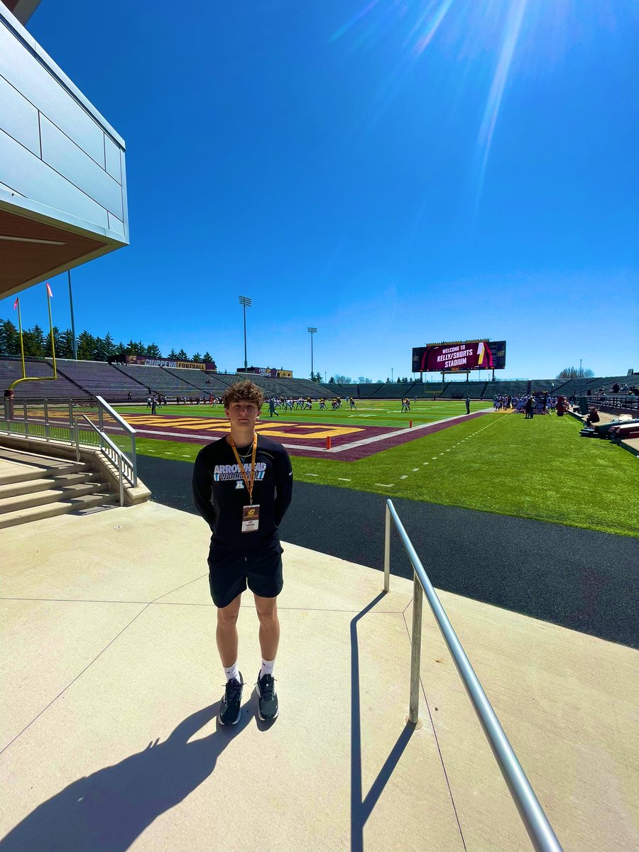 Had a great visit to @CMU_Football yesterday! Thanks to all the staff for having me. Can’t wait to get back for camp this June! 🔥🆙 @CoachHarris28 @CoachCalley21 @CoachMcElwain @MZordich @CoachMurphy87 @CoachMikeMcGee #FireUpChips