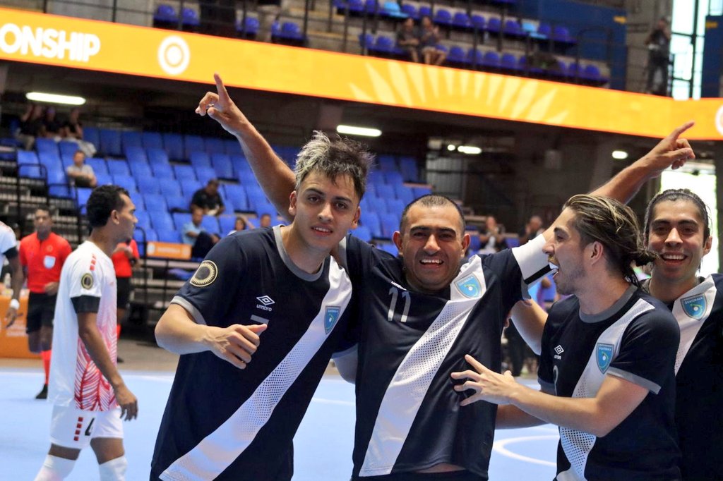 #Deportes Otra remontada 🔥😎⚽️🇬🇹 Tras ir cayendo 0-2, Guatemala logró vencer a Trinidad y Tobago por 5-3, en la fecha 2 del Premundial de Futsal de la Concacaf que se realiza en Nicaragua. 👉🏻 La Bicolor llega a 6 puntos y lidera el Grupo C. 📰Entérate en #NuestroDiario…