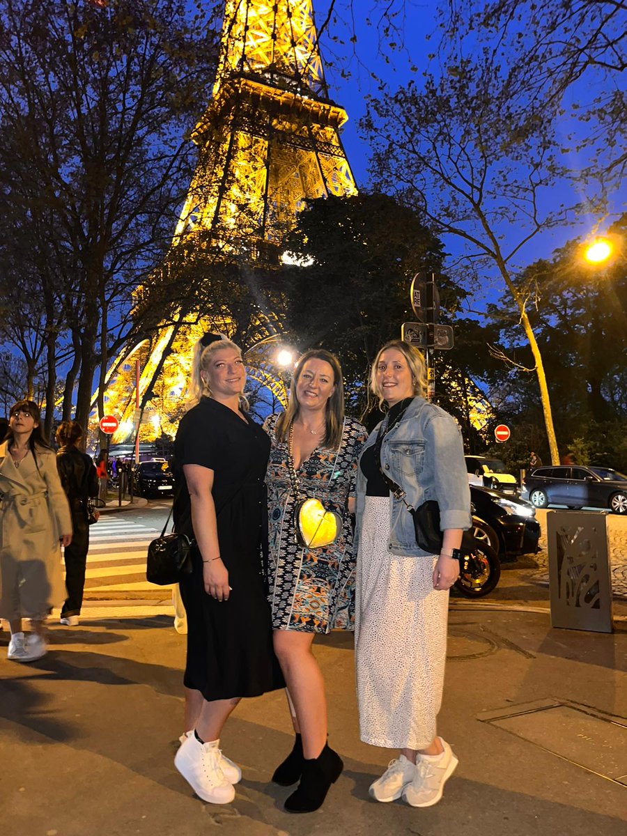 jo_owens's tweet photo. #paris #girls #trip 🇨🇵✨️😌 https://t.co/ImJ2l1Piz4