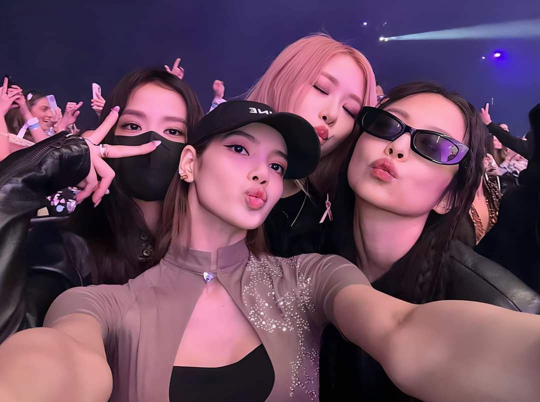 La mejor foto que nos dejó Coachella y no es edit 🥹🩷 @BLACKPINK