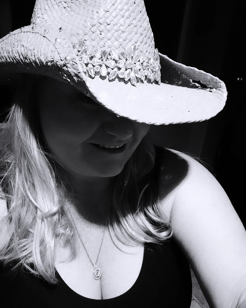 This cowgirl hat has more stories and has lived through the Route 91 Harvest Festival.

Yesterday, 04/13/2024, I discovered a liar, in the truth, of my intuition. 💛

Today, i feel, #VegasStronger, yesterday I felt #VegasStrong.