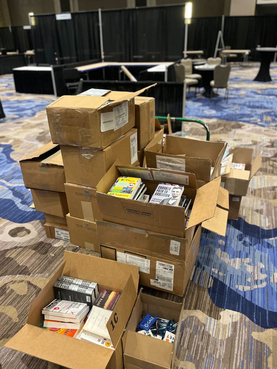 🥳 Congrats are in order! Loyola-Rayburn is the recipient of our 2024 Book Bridge Program donation! HUGE thank you to #OAH24 exhibitors who donated to our program! Read more 👉 ow.ly/LFZp50RfMRa