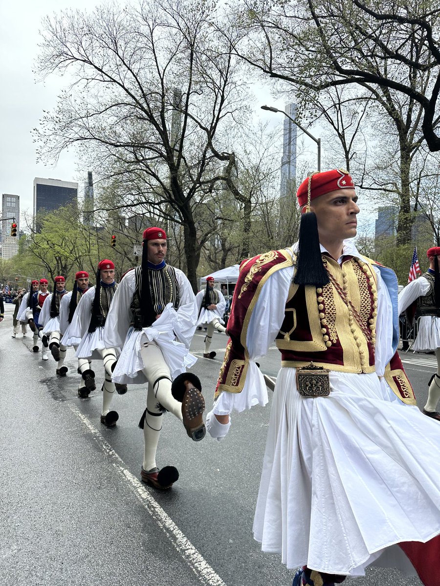 Η παρέλαση του Ελληνισμού της Αμερικής στην 5η Λεωφόρο ξεκίνησε