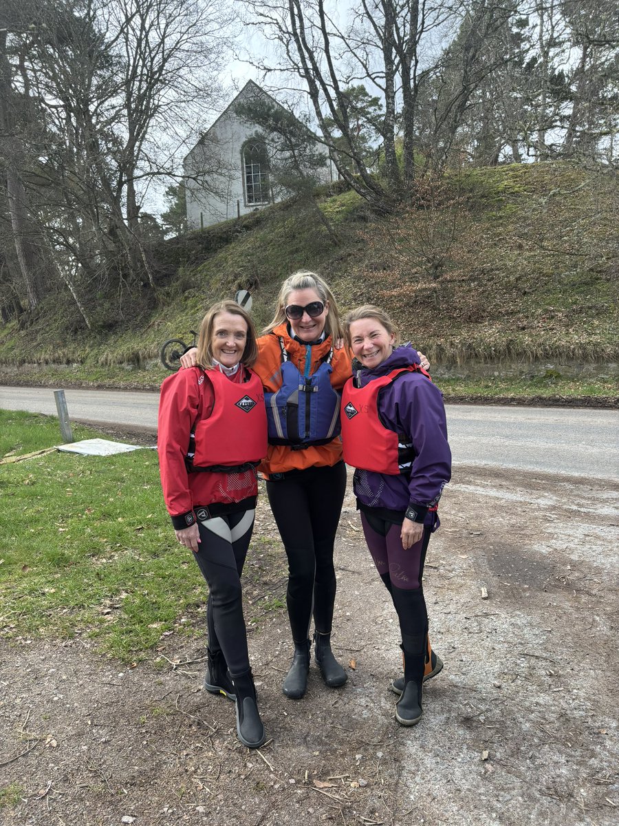 A brilliant weekend @glenmorelodge @sportscotland @YoungScot Shinty and canoeing for the first time in the most amazing landscape. Shout out to the best canoe buddies ever for looking after the old yin!! @emmaalicegreen @Maighsi_x @MeganYACDT 
#sportpanel #SportAcrossScotland