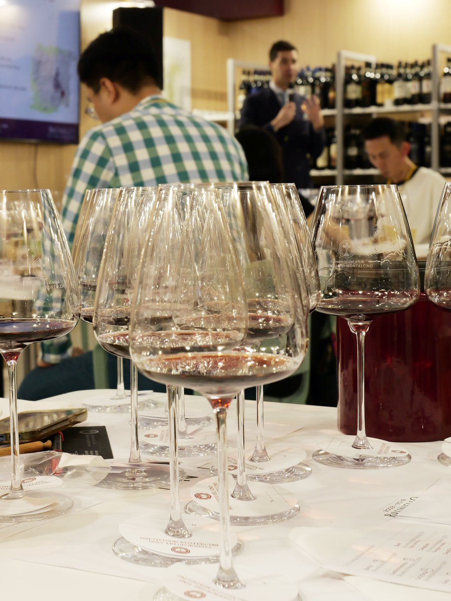 First day of @VinitalyTasting for the producers of Montalcino. After the masterclass led by @gabrielegorelli the visitors had the chance to taste from the 109 producers represented in the tasting room of the Consortium. #brunellodimontalcino #Vinitaly