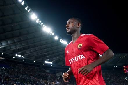 UPDATE

Pertandingan UDINESE VS AS ROMA resmi DIHENTIKAN. 

Pertandingan sebelumnya berjalan hingga menit 72.

Lekas pulih, Evan Ndicka!